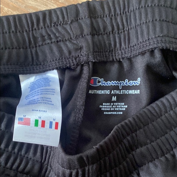 Champion Black Athletic Shorts Lightweight Design w/pockets - Picture 4 of 4